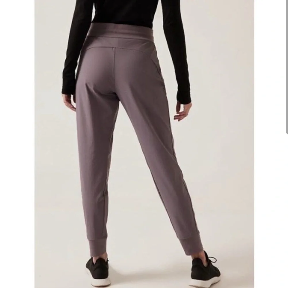 Athleta Headlands hybrid trek jogger size 2 - Picture 2 of 8